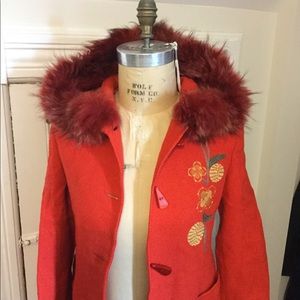 Coat made in Italy with 80% virgin wool, real fur